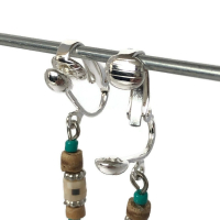 Clipoorbellen boho-chic, druppel turquoise-beige met kraaltjes, hangoorbellen
